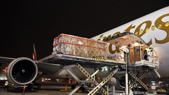 Loading Boeing 777 Emirates SkyCargo